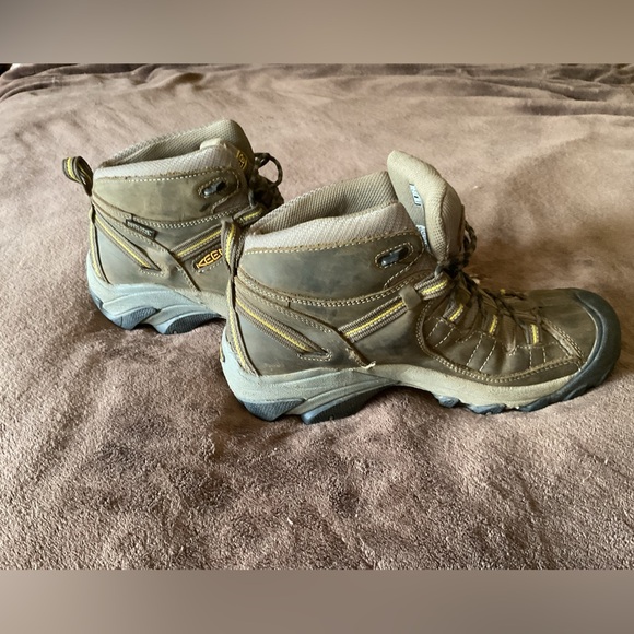 KEEN Men\'s Targhee II Waterproof Hiking Boot - size 7, only worn ~20 miles main image 5